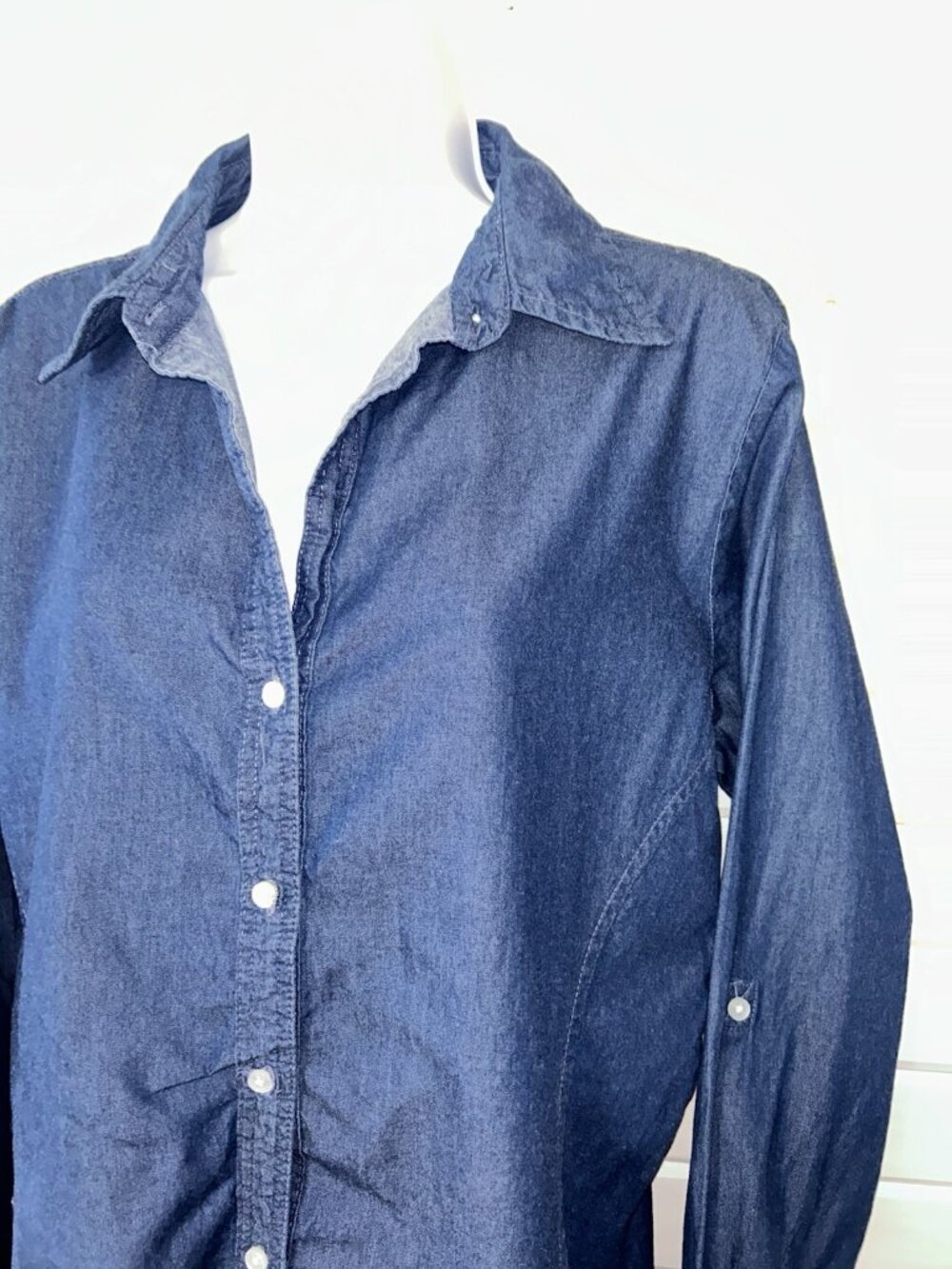 Riders Lee Sz MEDIUM Blue Chambray Denim Blouse Shirt Button Instantly Slims